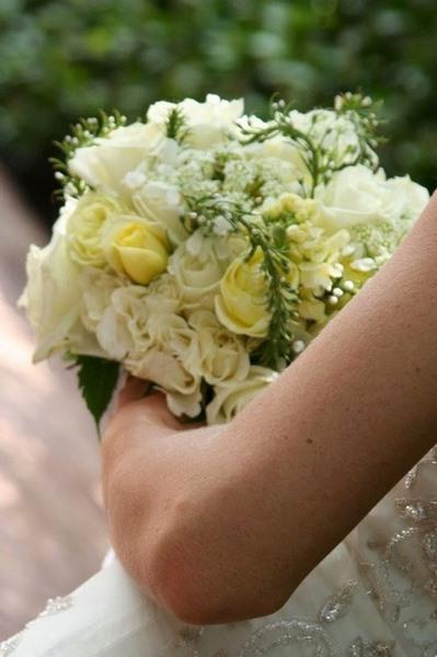 bouquet_sposa_rose_velo_da